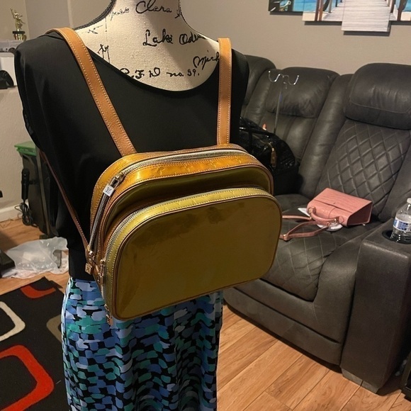 Authentic LV Vernis Monogram Backpack Two Tone main image 4